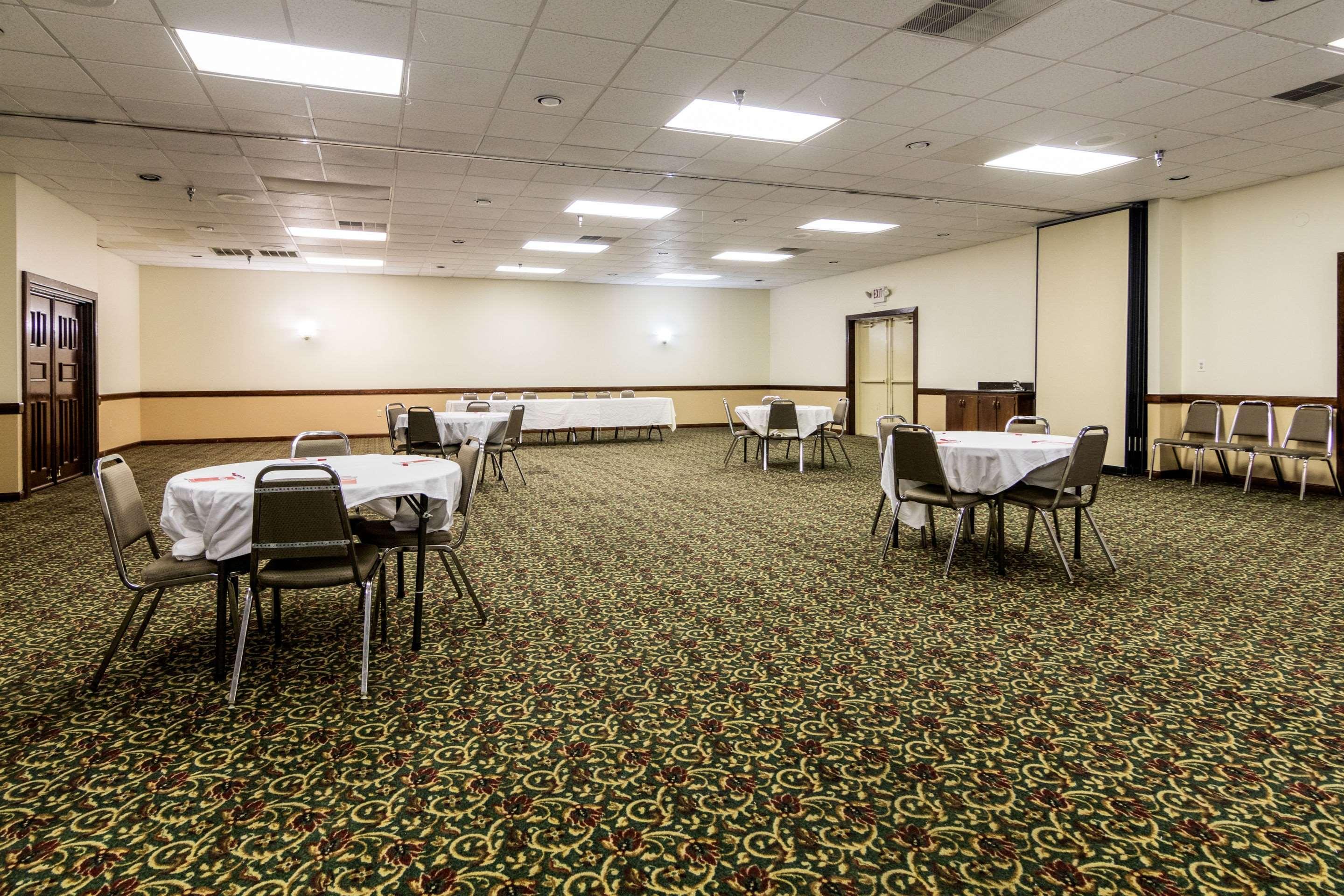 Econo Lodge Inn & Suites Conference Center Dublin Exterior photo