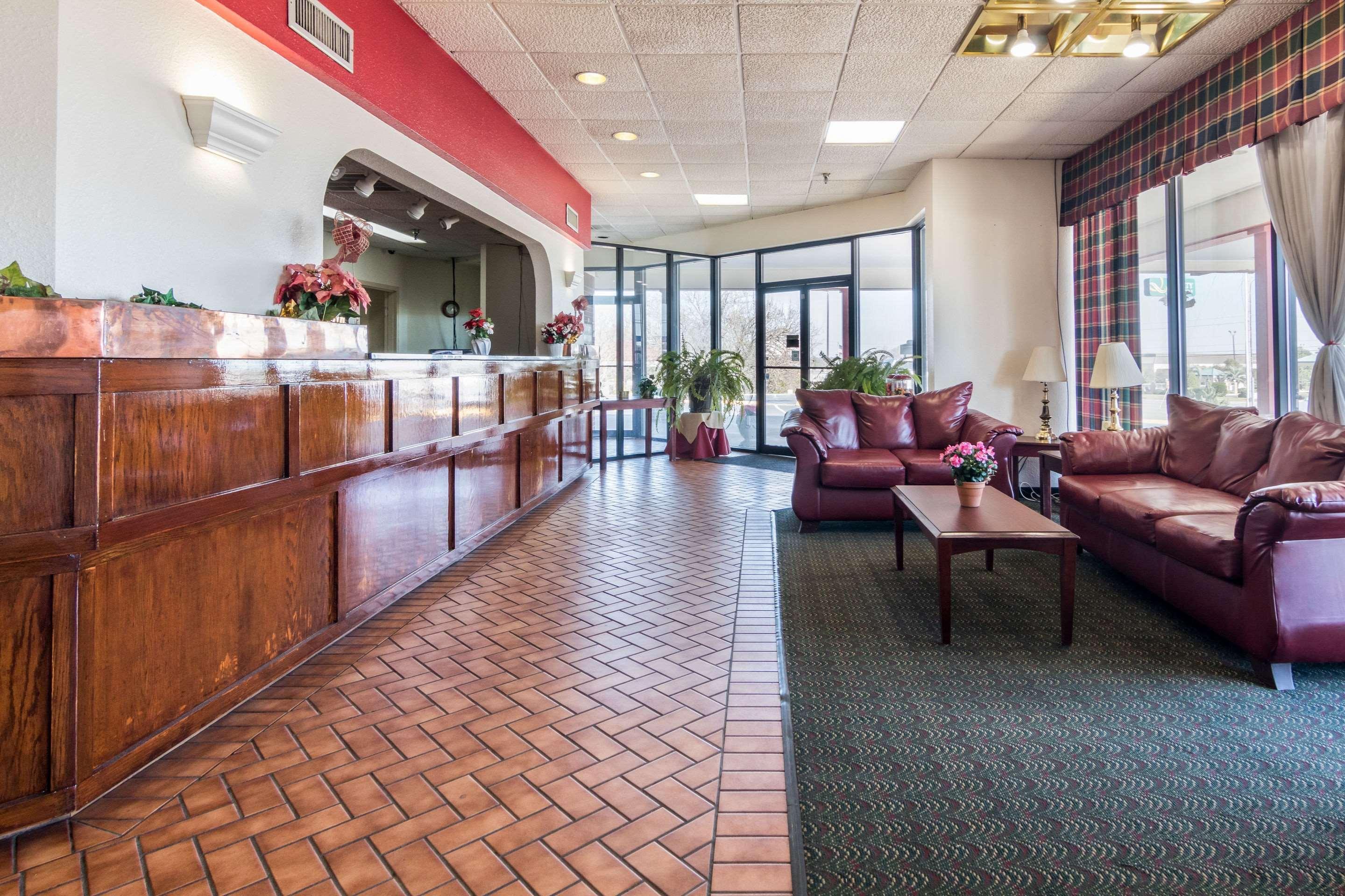 Econo Lodge Inn & Suites Conference Center Dublin Exterior photo