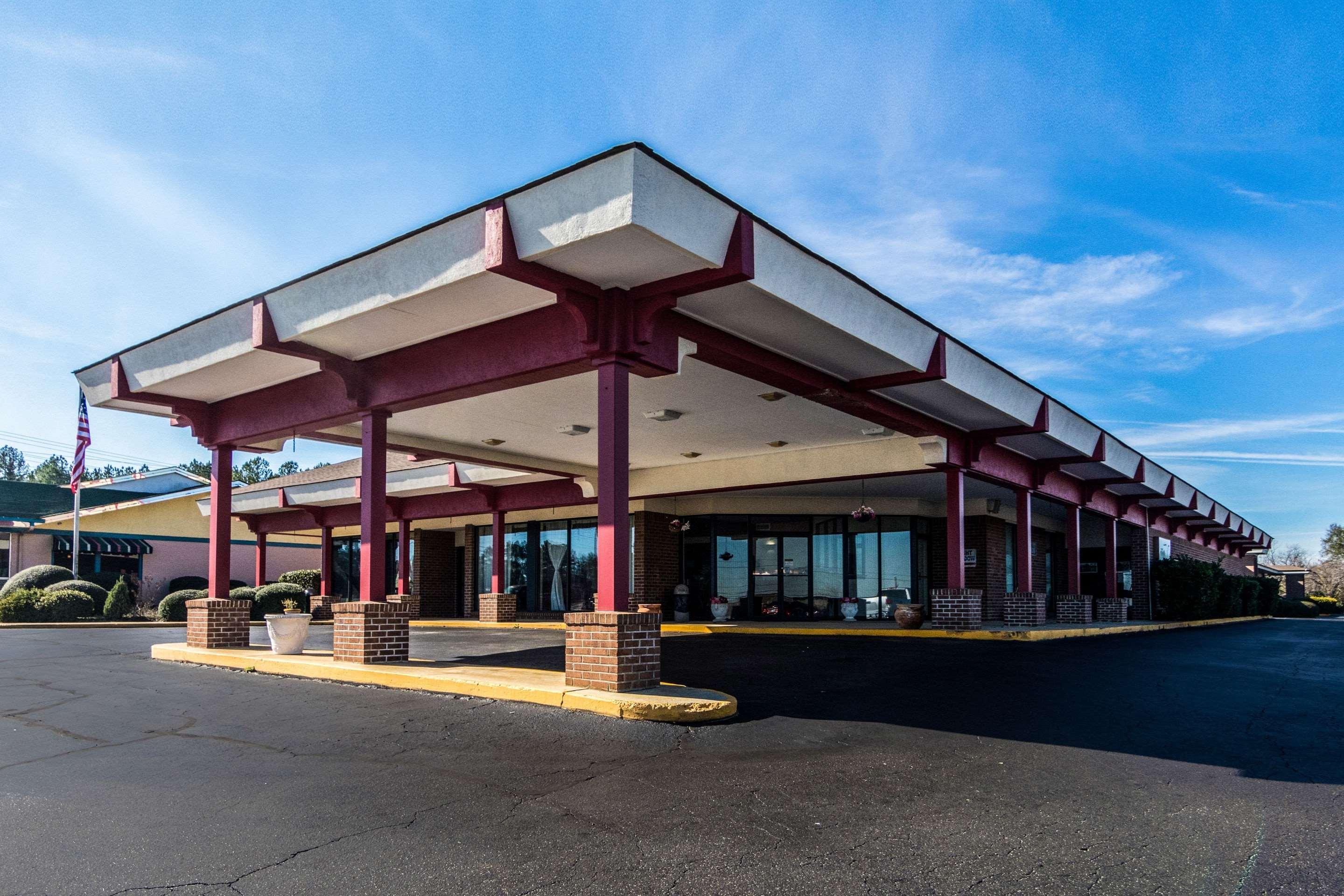 Econo Lodge Inn & Suites Conference Center Dublin Exterior photo